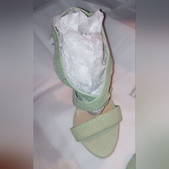 Halston Mint Green Open toe heels. New without tags. Leather Straps. Size 6 1/2M - Picture 11 of 12